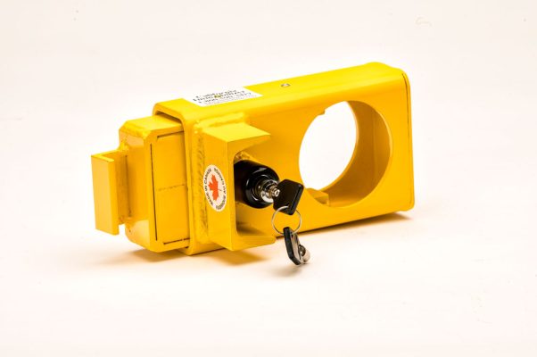 California Immobilizer 5th Wheel King Pin Lock installed on trailer king pin